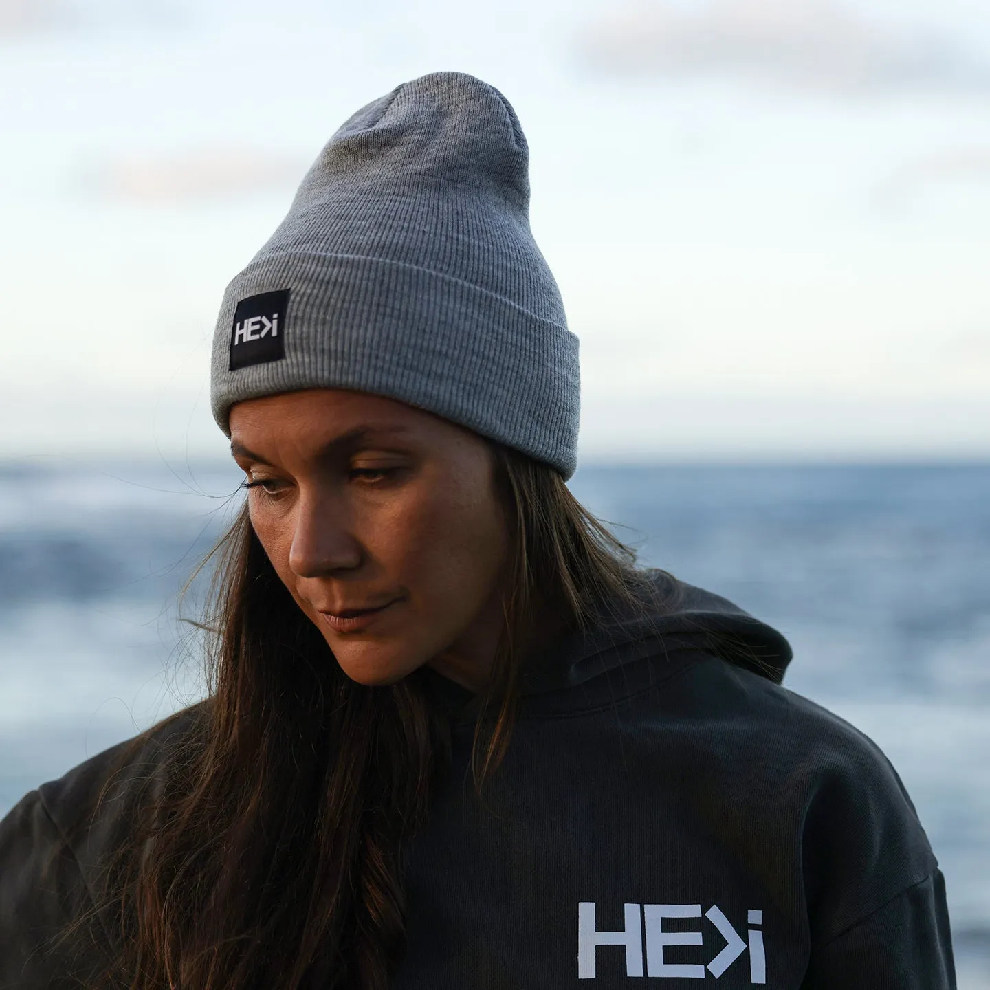 BEANIE IN HEATHER GREY
