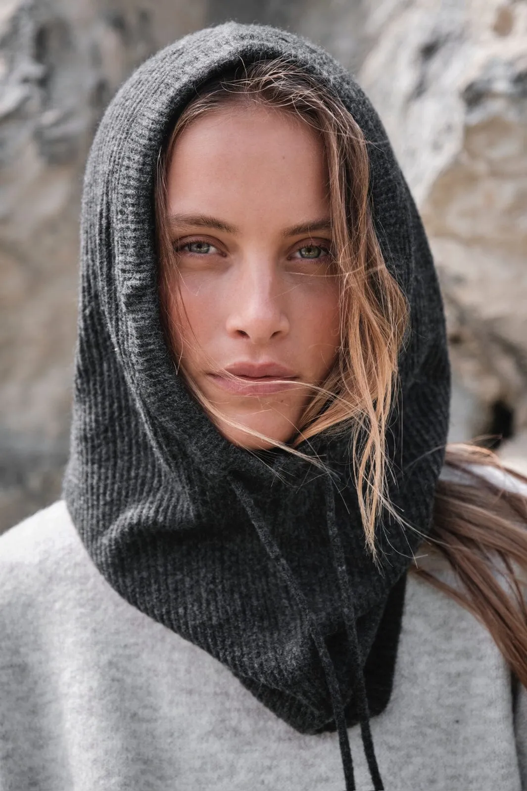 Forudbestilling - Neo Noir - Madita Knit Balaclava - Antracit
