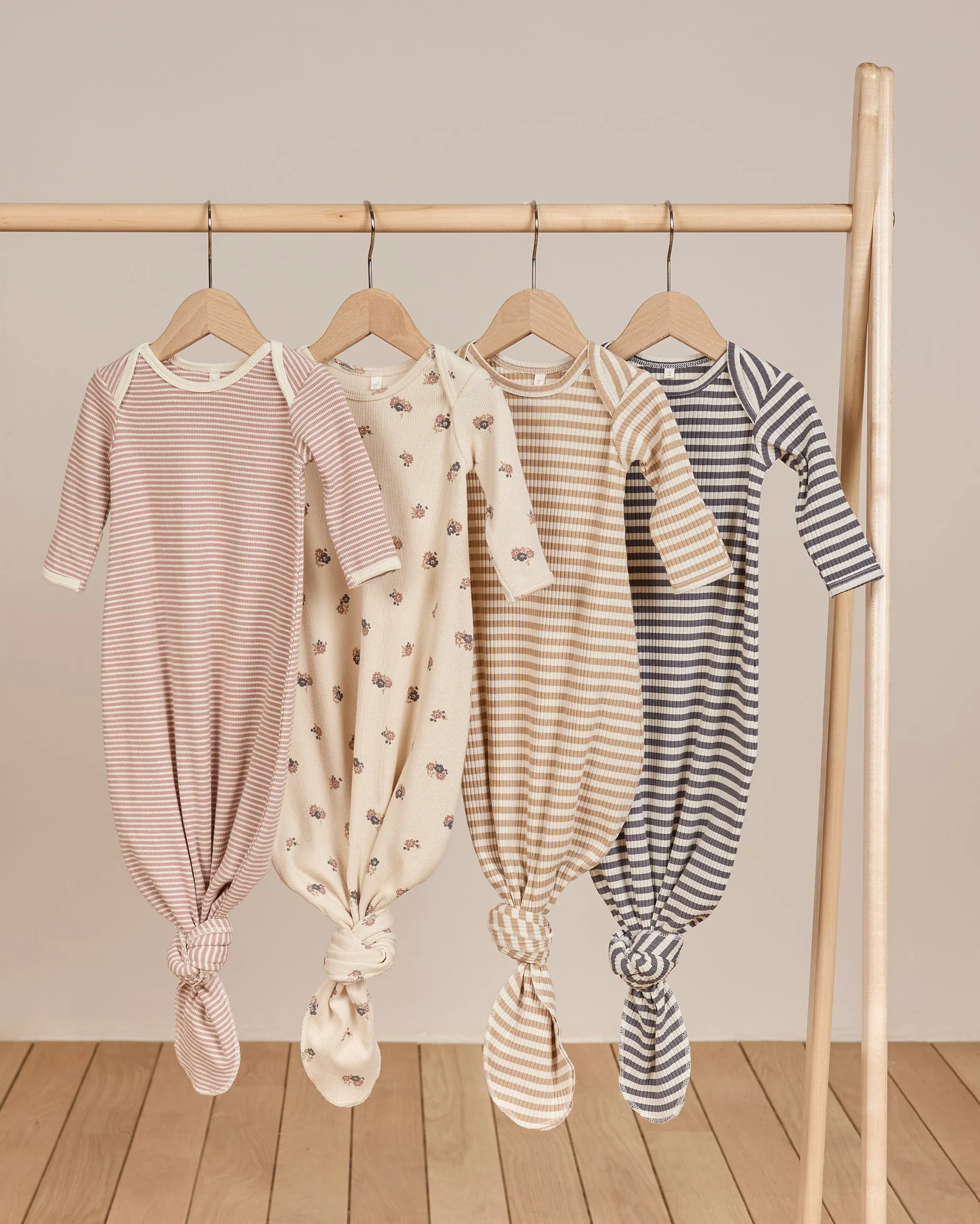 Knotted Baby Gown   Hat Set || Mauve Stripe