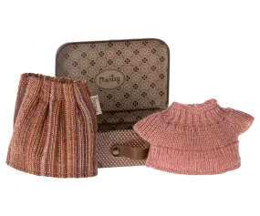 Maileg Miniature Mouse Knitted Blouse & Skirt in Suitcase – Grandma